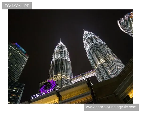 欣赏吉隆坡云顶国际的灯火辉煌夜景感受城市心跳的浪漫与活力
